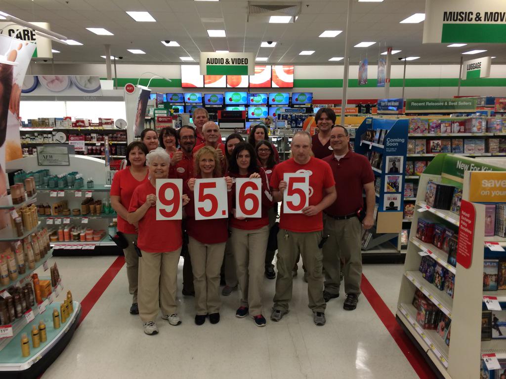kbshep890's tweet photo. This amazing team was #1 in Overall Guest Experience in Group 199 last week.  Awesome Job T0890!! http://t.co/9rpeVZGfxE