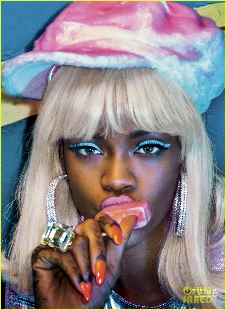 ThePopPlug's tweet photo. Rihanna for 'V Magazine.' http://t.co/8lhhFdv5IO