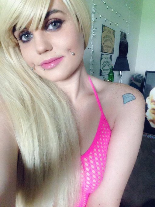 Getting ready to put in some work in preparation for @CammingCon 💅🏻who will I see there?! http://t.c<a href="/tag/help"class="tags"><span>#help</span></a>