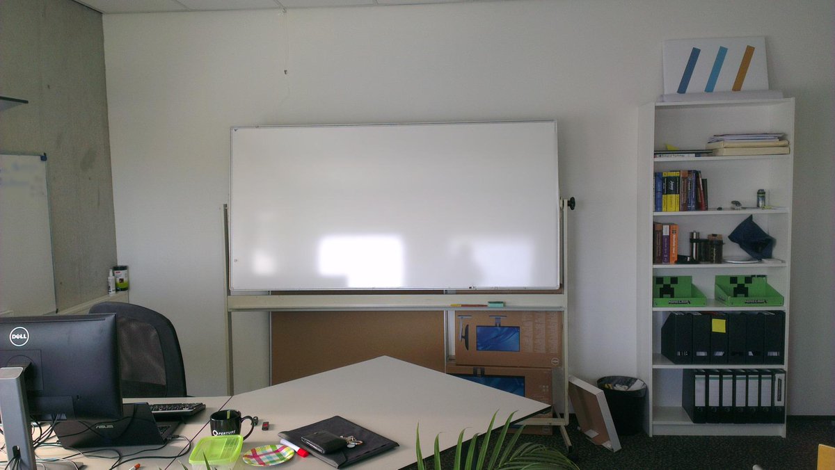 TriasInf's tweet image. Onze nieuwste aanwinst: een groot whiteboard, met dank aan @Cube_050