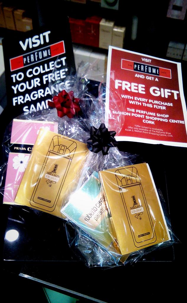 ivona_curylo's tweet photo. @laurafitz901 @TPSPeople @mahonpointsc @ginakell123 spoil yourself #wowwednasday #free #gift/sample #everypurchase http://t.co/iRS95448E7
