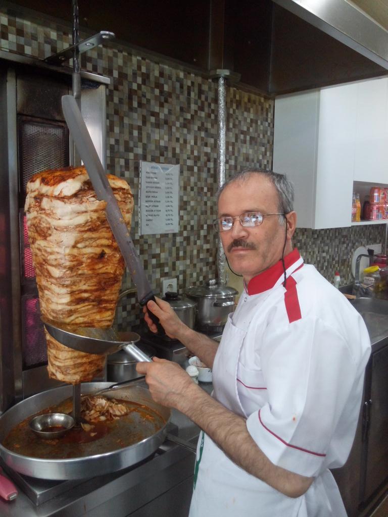 gurol40's tweet photo. Çatalcanın meşhur tavuk dönercisi  DAMARCI http://t.co/FZTcTCXwkW