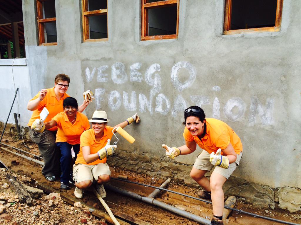 AnnettevWaning's tweet photo. #vebego foundation kleurt Sri Lanka. De basis is gelegd, kleur volgt, #vebegomensen handen uit de mouwen http://t.co/8RoLluVi8C