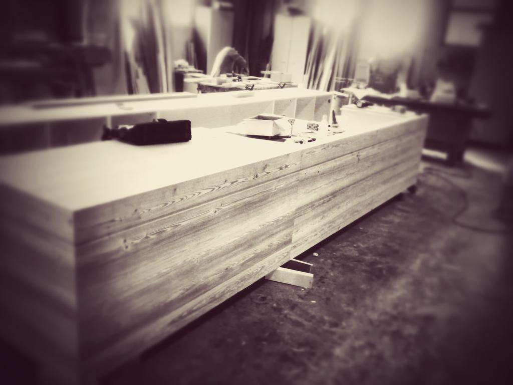 biwodesign's tweet photo. Bancone bar 
Legno effetto vintage 
#Arredamentobar#arredamenti #arredamentosumisura #food #bar #madeinitaly http://t.co/PPaKBP0Kf6
