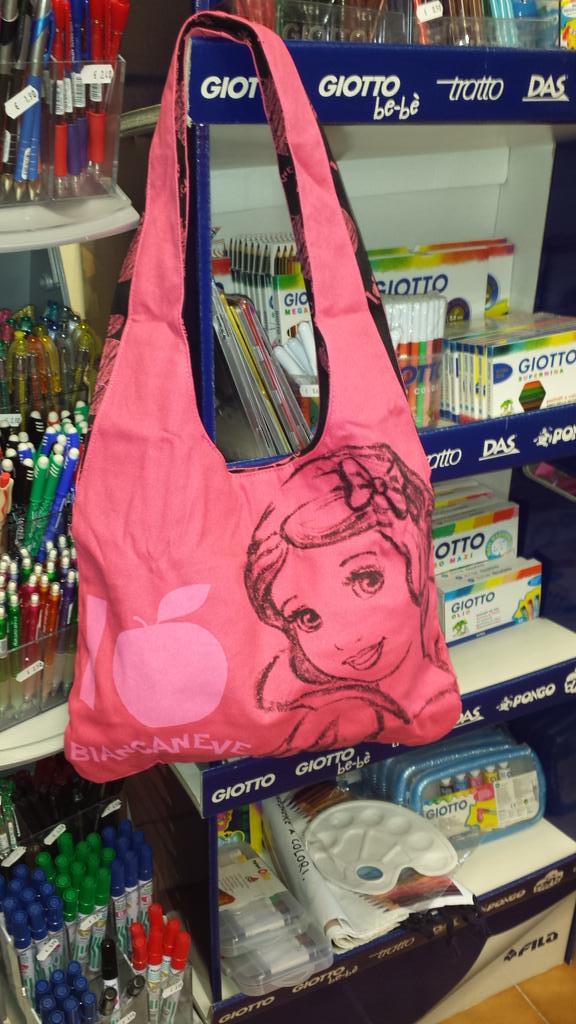 MySnc's tweet photo. Borse estive della Disney http://t.co/7TxBNu5szQ