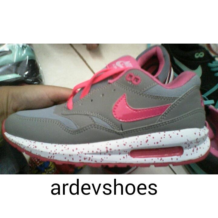 ArdevShopID's tweet photo. Nike Airmax Lunar Woman. Super Murah Kualitas Sama. only Rp190.000  uk.37 - 40 👟👟 #suppliersepatu #nikemurah http://t.co/NT8iyBgwkA