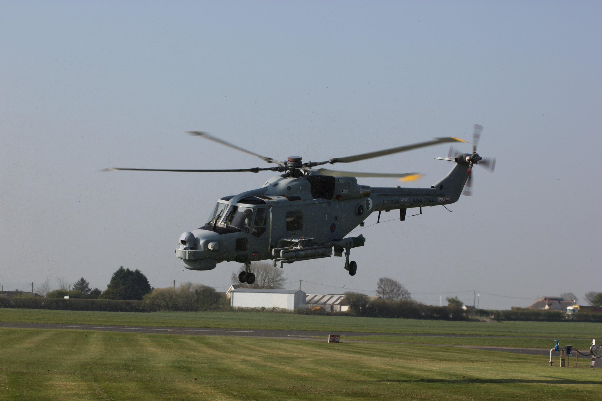 Super Lynx 300 أول صورة للنسخة الجزائرية مسلحة - صفحة 3 CDHHGsRUkAADcq2