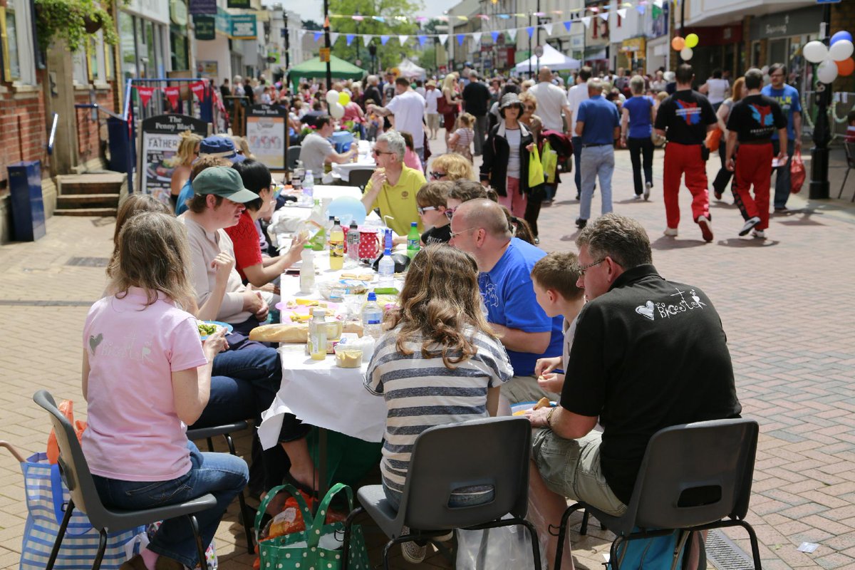 edencommunities's tweet photo. Who's loving the sunshine? The perfect time for some @thebiglunch planning. Find out more; http://t.co/N9qXzWv8lk http://t.co/OIcfbQZ7av