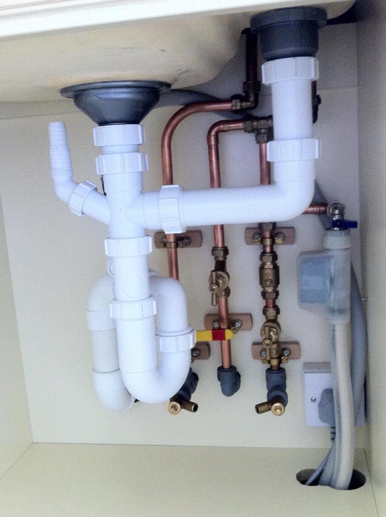 Double sink installation in chistlehurst #BeckBromFL #plumber