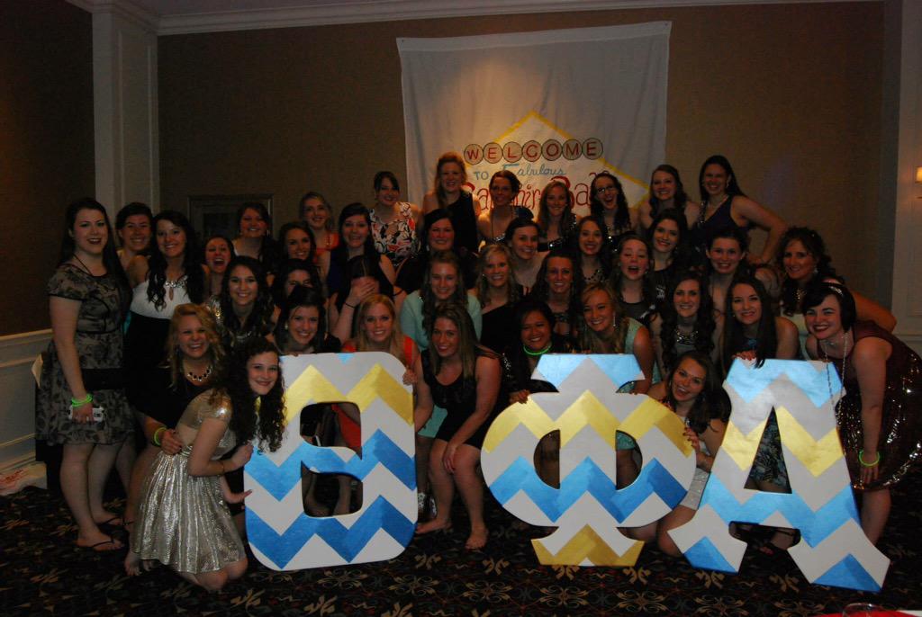 TPAatSFU's tweet photo. Some photos from the Sapphire Ball! To see more check out our Facebook Page! http://t.co/FYnUU2vIWq