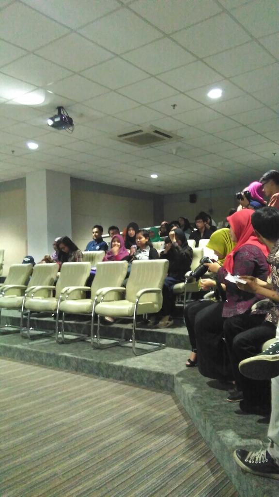 TelUMengajar's tweet photo. Ciyeee udah pada dateng ciyee. http://t.co/5JOmYhCFs1