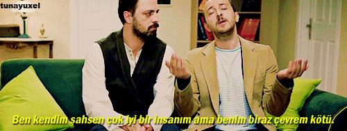 "Ben kendim şahsen çok iyi bir insanım ama benim biraz çevrem kötü." (Mutlu Ol Yeter)