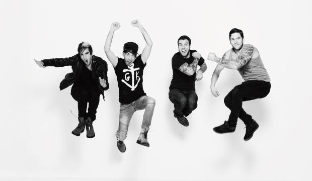 NMmag_jp's tweet photo. 【FEATURES】All Time Low, Newアルバム「Future Hearts」インタビュー 〜「ライヴでのエナジーをいかにCDにこめるか」という部分に大きな力を注いだんだ〜
http://t.co/I2EQmfeR9j http://t.co/SezB2R7N13