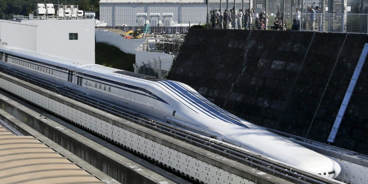 ElHuffPost's tweet photo. Este tren ha pulverizado todos los récords de velocidad  http://t.co/mEUbB119FT http://t.co/BuXdhDUtt6