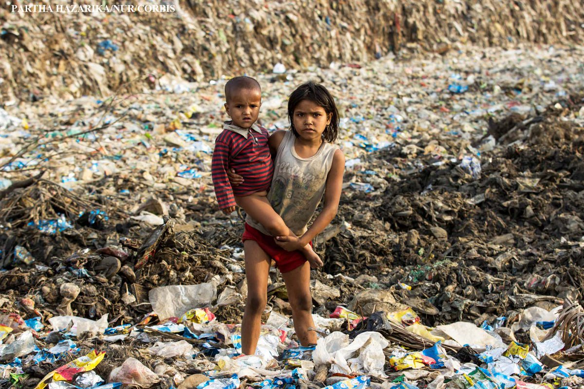 STPictures's tweet photo. Indian children at a rubbish dump #WorldEarthDay in Guwahati photo Partha Hazarika @NurPhoto @CorbisImages #POTW http://t.co/OA4m1cTZcr