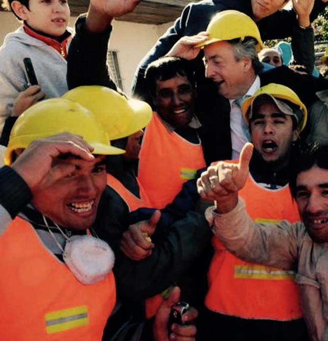 aliciakirchner's tweet photo. Militar es participar solidariamente con humildad. ¡Tener conciencia de que los logros se defienden colectivamente! http://t.co/AD2iFdWW8p