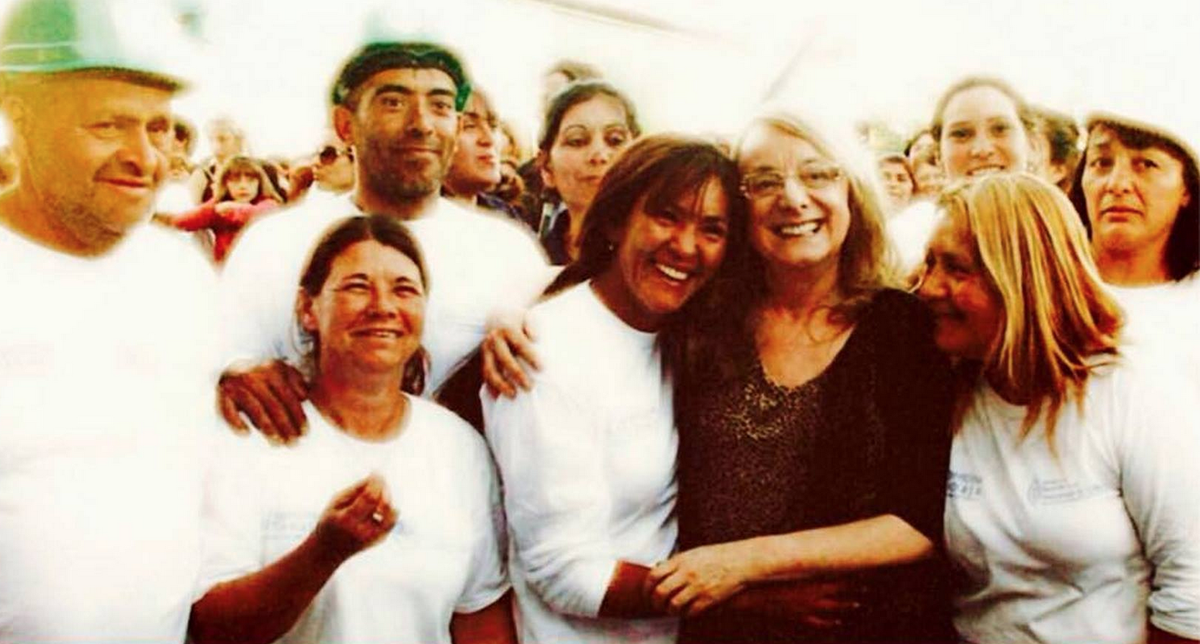 aliciakirchner's tweet photo. Militar es participar solidariamente con humildad. ¡Tener conciencia de que los logros se defienden colectivamente! http://t.co/AD2iFdWW8p