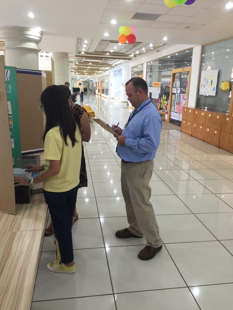 jeffbonazzo's tweet photo. Judges in action at SISSTEM Fair 2015. #aismsrocks http://t.co/SNNWf4s3kK