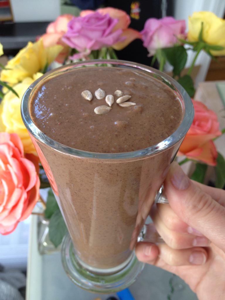 MawforRaw's tweet photo. See my Facebook page for this incredibly #delectable easy choc #smoothie #recipe :-)) http://t.co/6lhnlX7gfE
