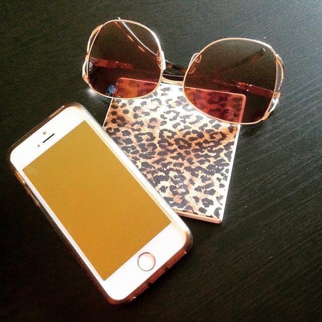 PerfectFitTech's tweet image. Megan M. Is "loving her new gold screen protector" want to be featured? Share your photos with us! #PerfectFitTech