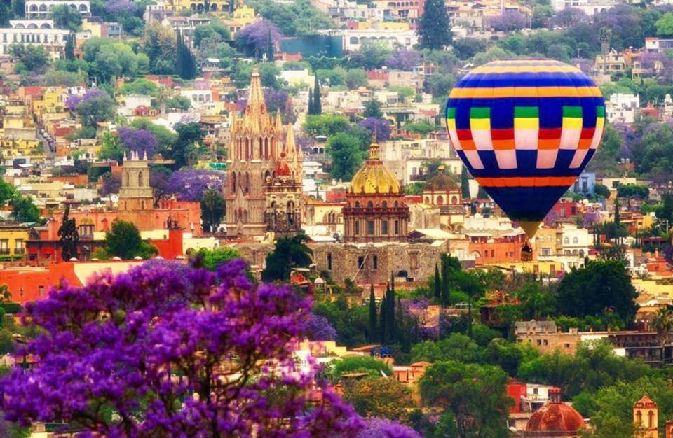 SarahHochMex's tweet photo. ¡San Miguel de Allende! ¿Así o más colorido? #love http://t.co/pOXFycEPVg
