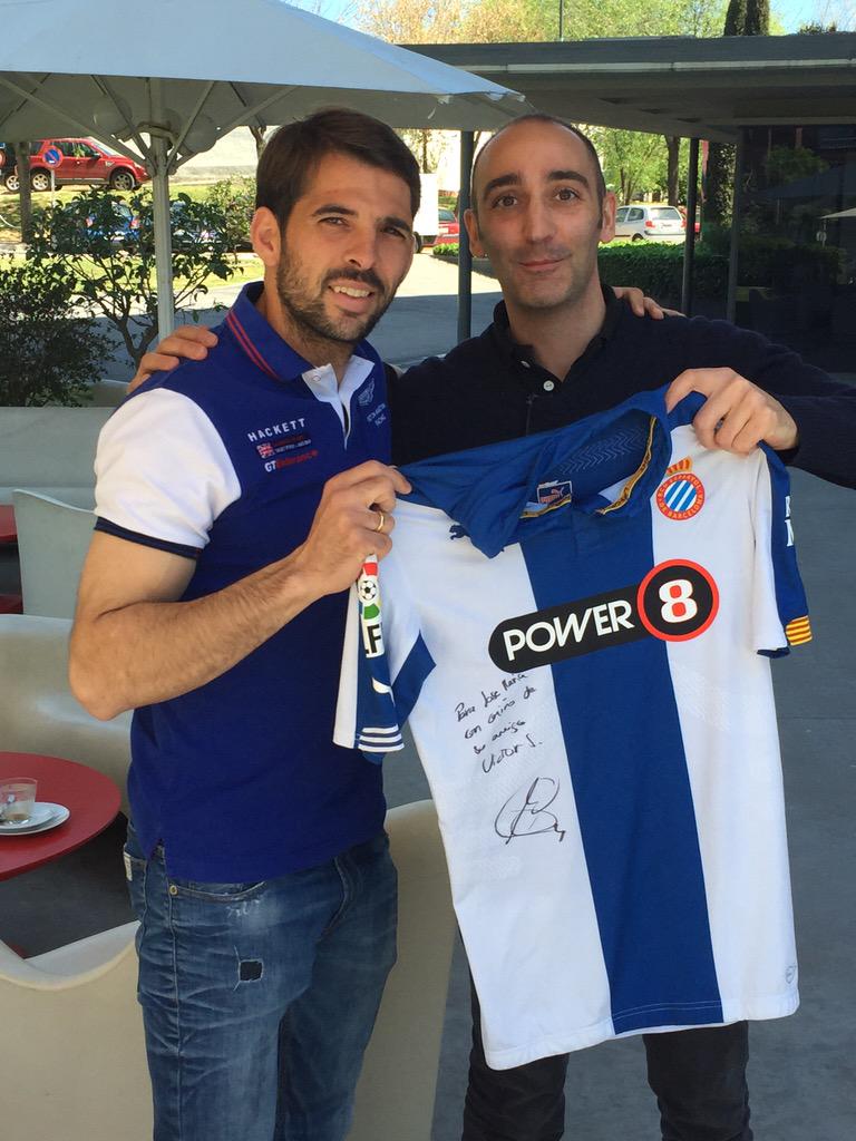 josemariamatos1's tweet photo. Pedazo de regalo !!!! Me falta solo la tuya de la quinta del Neuchatel  !! @VelosoMax http://t.co/lwBHdQCUtX