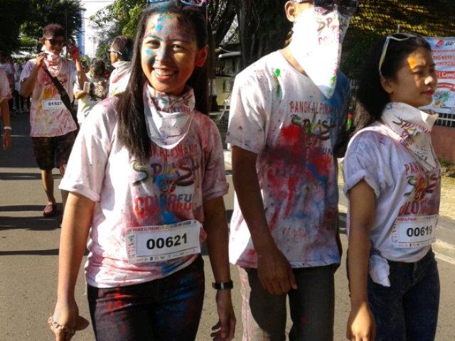 chetRyiend2's tweet photo. Color run pangkalpinang http://t.co/md99sp6anb
