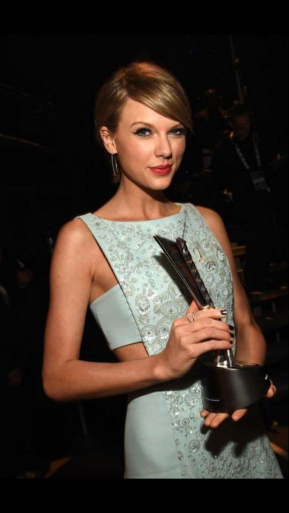 swift_1989_'s tweet photo. WELL DONE TAYLOR✌🏼 http://t.co/TwAKqO3XOG