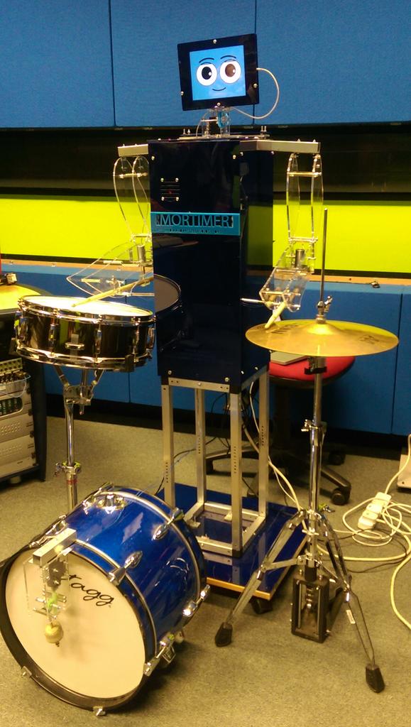 GingerMedia's tweet image. Today I have had a #techmasterclass from Mortimer the drumming robot @SMG_London