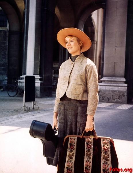 maga_pf's tweet photo. @RevistaWoman @taniallasera El estilismo es como el de Julie Andrews en la escena q llega a casa de los Von Trapp. http://t.co/VF0PGAHXt9