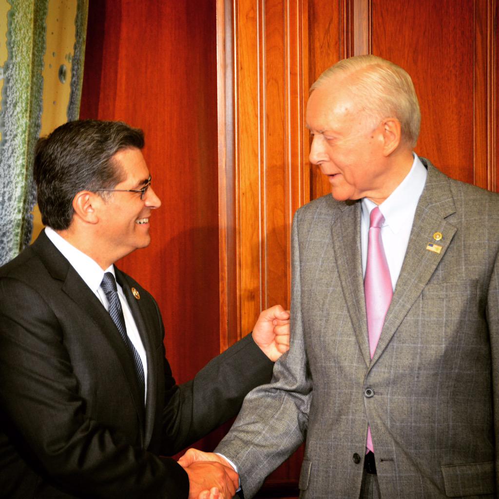 AGBecerra's tweet image. Joined hands w/ @SenOrrinHatch to send a long-term #Medicare #docfix to President Obama for his signature