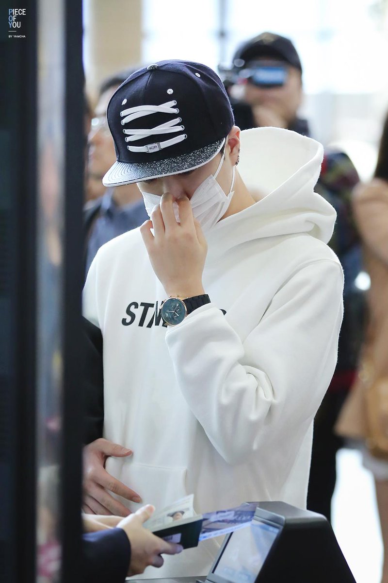 POY140116's tweet photo. [영재] 150421 김포공항 #GOT7 
http://t.co/JKBXunzYxo http://t.co/bGVfxDi36r