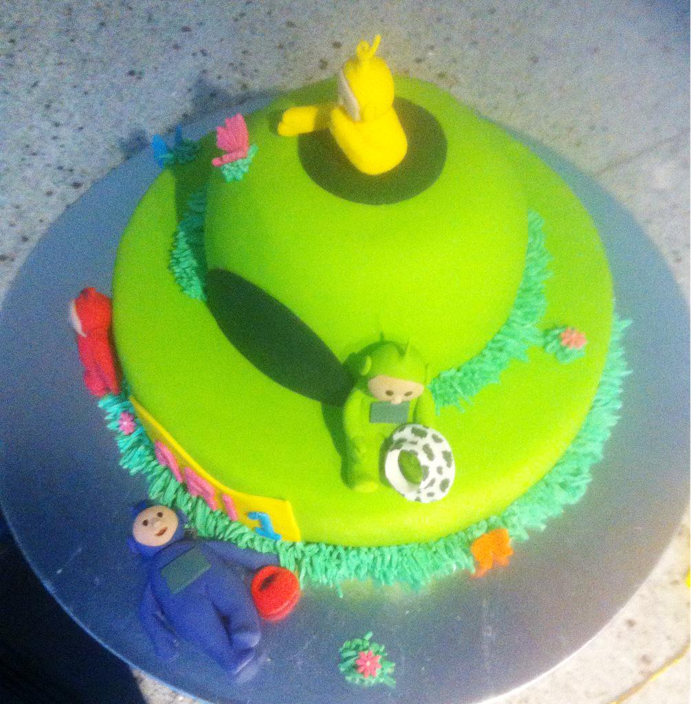 CakequeensKzn's tweet photo. Teletubbies Cake #cute #cakeart http://t.co/5CtJKqF9xX