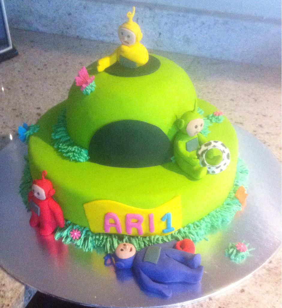 CakequeensKzn's tweet photo. Teletubbies Cake #cute #cakeart http://t.co/5CtJKqF9xX
