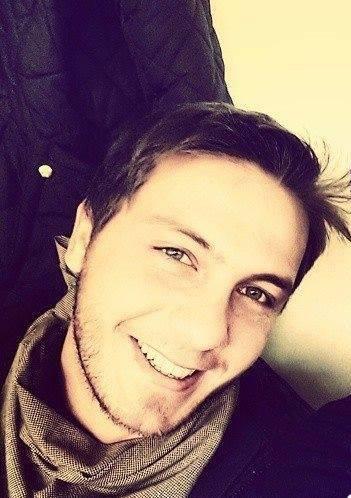 elif33i's tweet photo. yeni bir aşk doğmasını istiyenler beğen ve yorumlayın http://t.co/R9DkQTyUO4