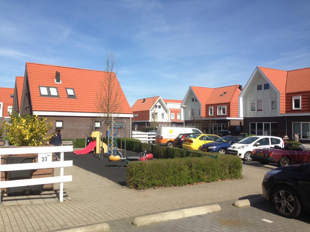 Engel_Architect's tweet photo. Blijft een mooi buurtje dat Graanhuis daar in Beinsdorp door @TimpaanNL http://t.co/fm7f5k5Pop