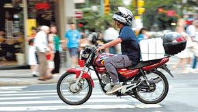 Apoyamos lucha motoqueros <a href="/ASiMM1804/">ASiMM sindicato</a> <a href="/MarceloPariente/">Marcelo Pariente</a> para reparto domiciliario <a href="/CarlosTomada/">Carlos Tomada</a> necesitamos dignidad!