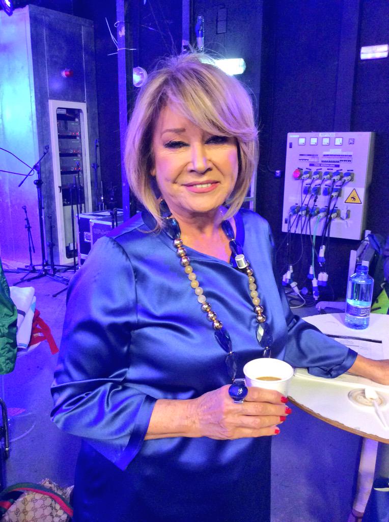 salvameoficial's tweet photo. ¡Empezamos, amigos! ¡Y tenemos peinados nuevos! ¿A quién os recuerda Mila? #YoVeoSalvame @fabricatele http://t.co/FbHLMMtPQU