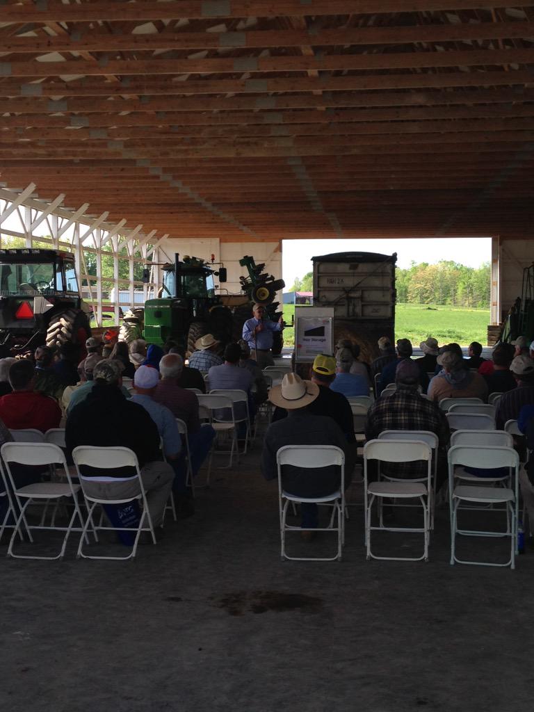 UTExt_DeKalbCo's tweet photo. Mid TN Hay Forage Day. Smithville. Larry Moorehead talks hay storage. @utextension #real.life.solutions. http://t.co/geOj1sGEvu