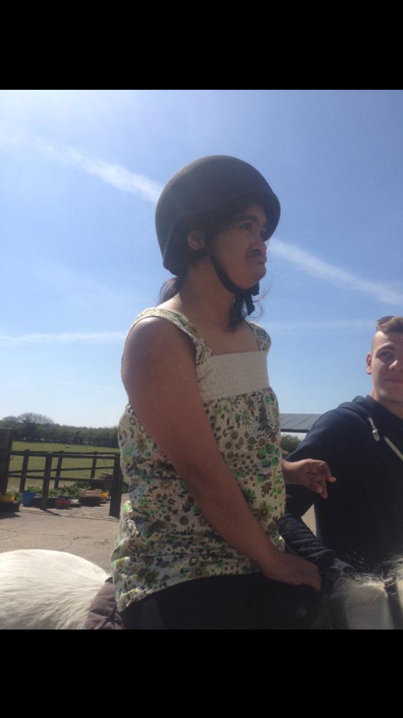 Hayley_Ann92's tweet photo. @HunsdonShaun @FryersWalk - Asha's and her new friend Harry Horse, first lesson in a long time, she loved it! 😋💕 http://t.co/foBjWH0tQN