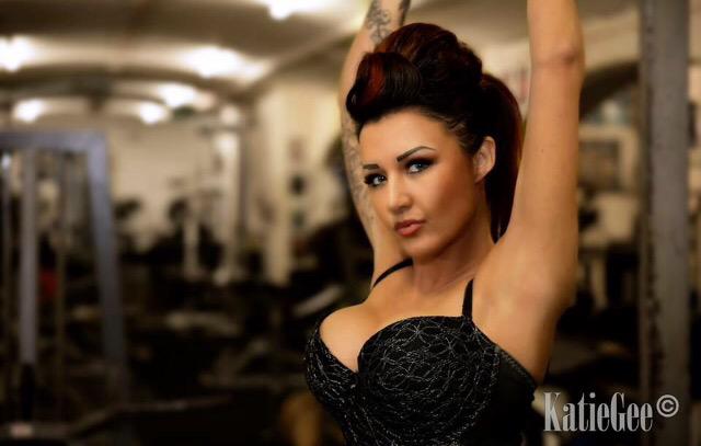 katiegee032's tweet photo. @SUNDAYSPORTWEB @ZOO @Dorian_Yates @templegym1 @SexyPublicidad @Girlstattooed gym shoot throwback #gym#muscles#hench http://t.co/DbR14mB8HF