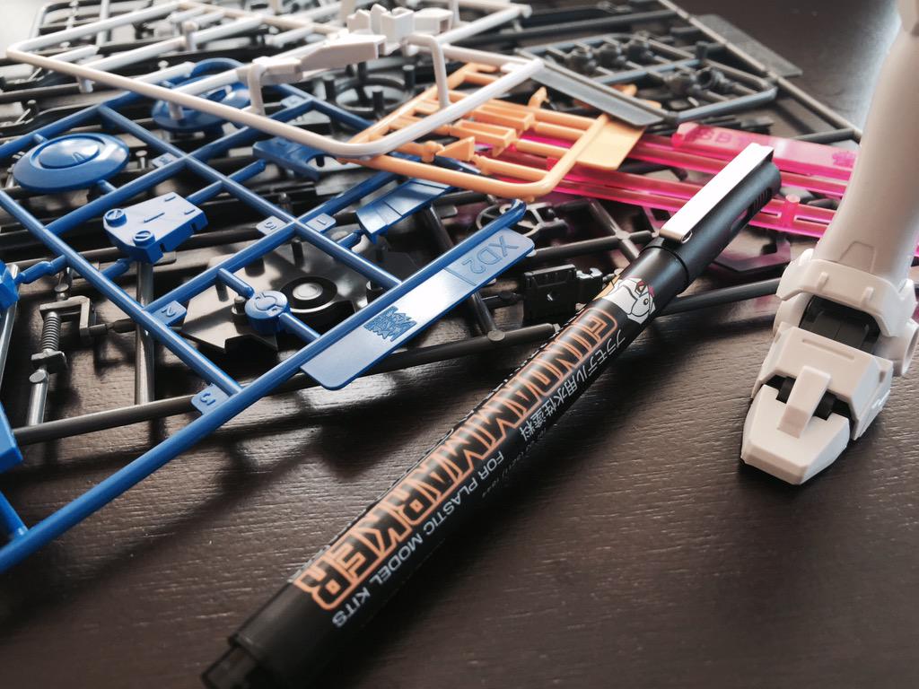 DragonMomoko's tweet photo. Panel line detailing. #gundam #gunpla #dragonmomoko http://t.co/zM6YwSMssV