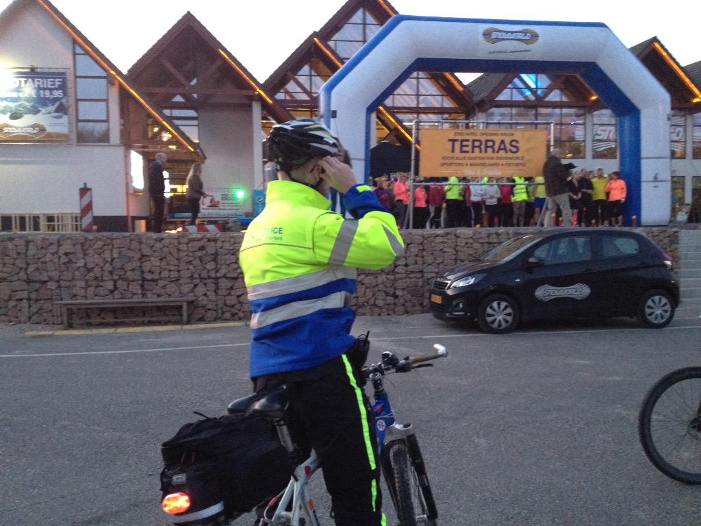Veiligheidop1's tweet photo. Medical bike team tijdens fluorrun @SnowWorldNL @SW_Fitness #ehbo http://t.co/WpVxdU0icq