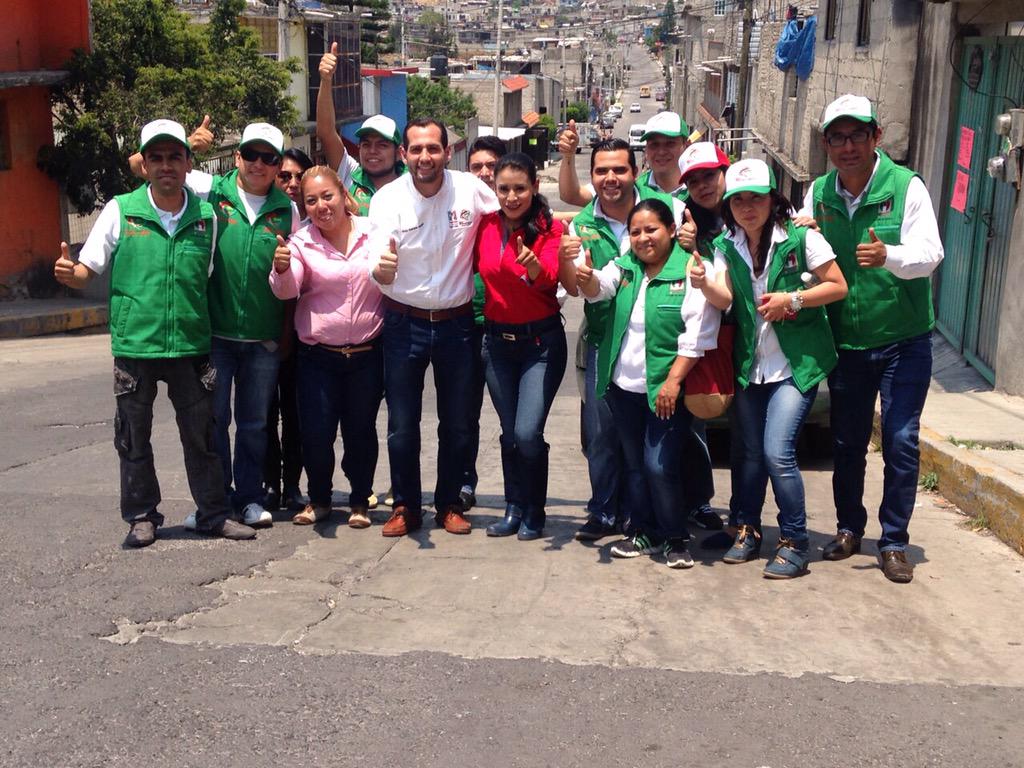 maxquintana's tweet photo. Recorrimos calles y tocamos puertas con jóvenes de @RJxMEXATIZAPAN en apoyo total a @AlmaBereHdz #VamosConTodo http://t.co/noHeW2GCR9