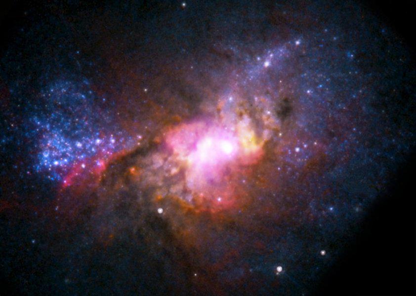 mediainaf's tweet photo. Risolto l’enigma della #galassia #Henize 2-10 http://t.co/KOyuLQZkyz @ESA_Italia @HubbleTelescope @NASA #buchineri http://t.co/mb7jUCZuim