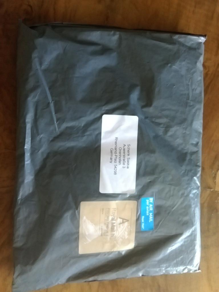 noullastic's tweet photo. @ConceptOfficial I wonder what's in there 😏🎀

#conceptmerch http://t.co/ZWeMgecGoa