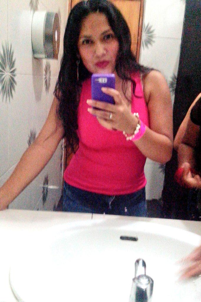 cindychilon1830's tweet photo. En clud mythos! Pasandola super con mi manis http://t.co/BSzsmxIU0v
