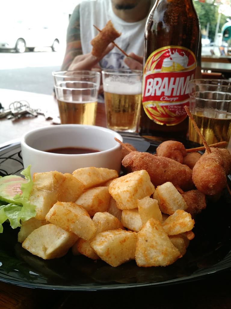 liviasalves's tweet photo. Começamos os trabalhos no #ComidaDiboteco #CurtaEtilicos http://t.co/p99W7yhJbv