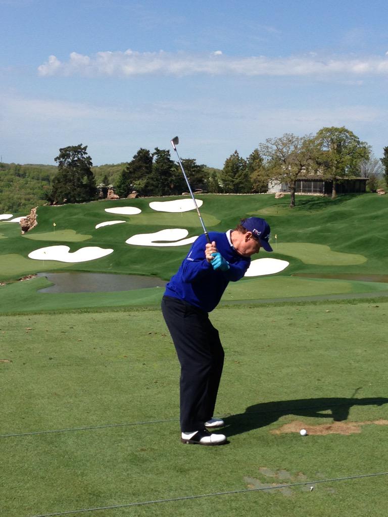 BassProLegends's tweet photo. The man, the myth, the legend, Missouri great @TomWatsonPGA is here! @MasterCard #BassProLegends http://t.co/wiMiqN0PMD