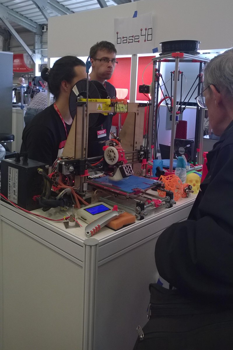 The_BCK's tweet image. Hned jsem si na 3D Expo oblíbil stánek #Base48 připomínající dílnu. #punk #real